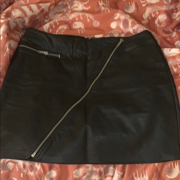 Kendall & Kylie Dresses & Skirts - Kendall and kylie faux leather skirt
